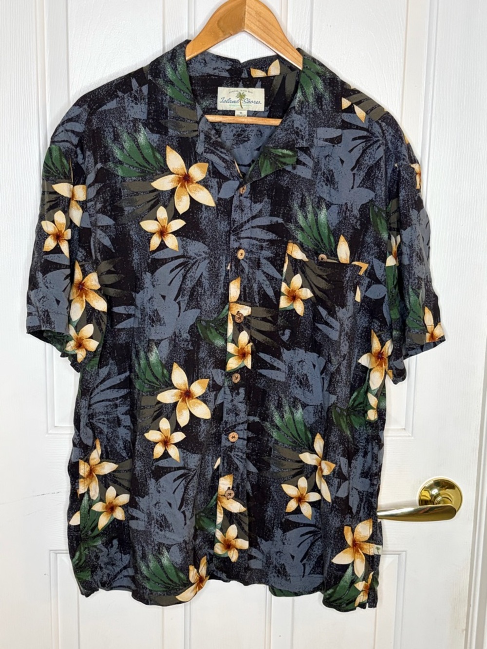 Island Shores Hawaiian‎ Shirt Mens XL Black Floral Rayon Aloha